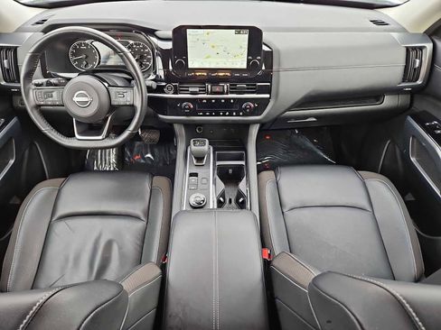 Used 2024 Nissan Pathfinder SL image 32