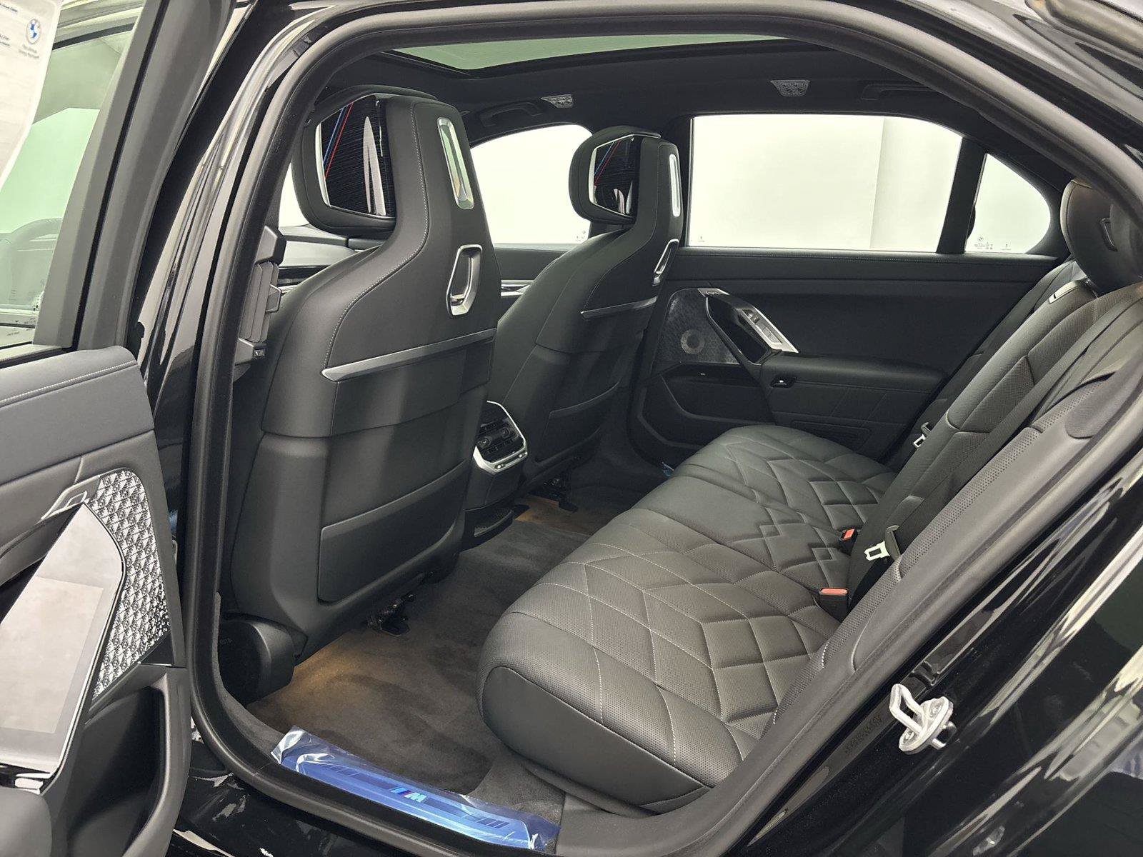 New 2026 BMW i7 xDrive60 w/ Executive Package AWD/4WD image 17