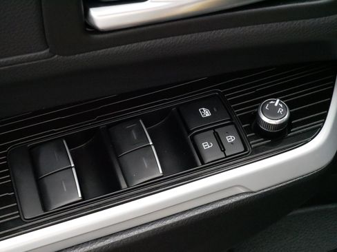 Certified 2026 Toyota Sienna XSE FWD image 19
