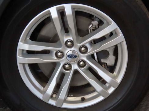 Used 2023 Ford Explorer XLT RWD image 6