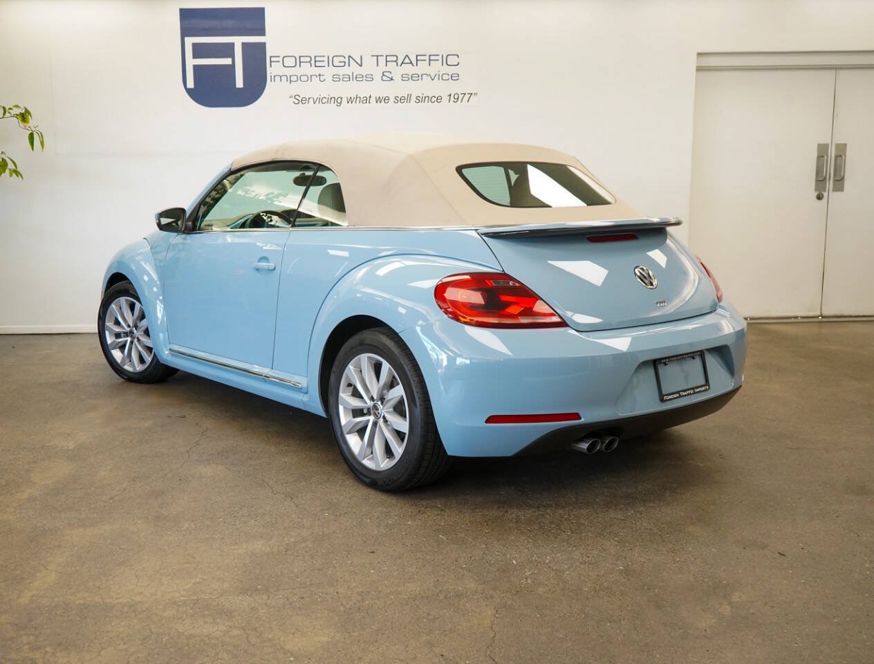Used 2015 Volkswagen Beetle TDI FWD image 9