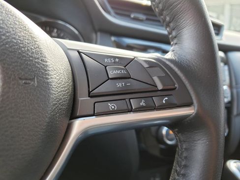 Used 2018 Nissan Rogue SV image 21