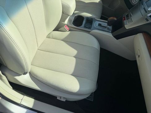 Used 2014 Subaru Outback 2.5i Limited w/ Moonroof Package AWD/4WD image 22