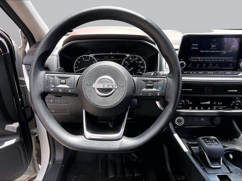 Certified 2023 Nissan Rogue SV FWD image 6