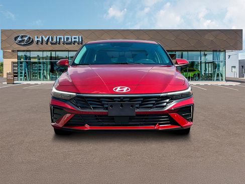 Used 2025 Hyundai Elantra Limited FWD image 12