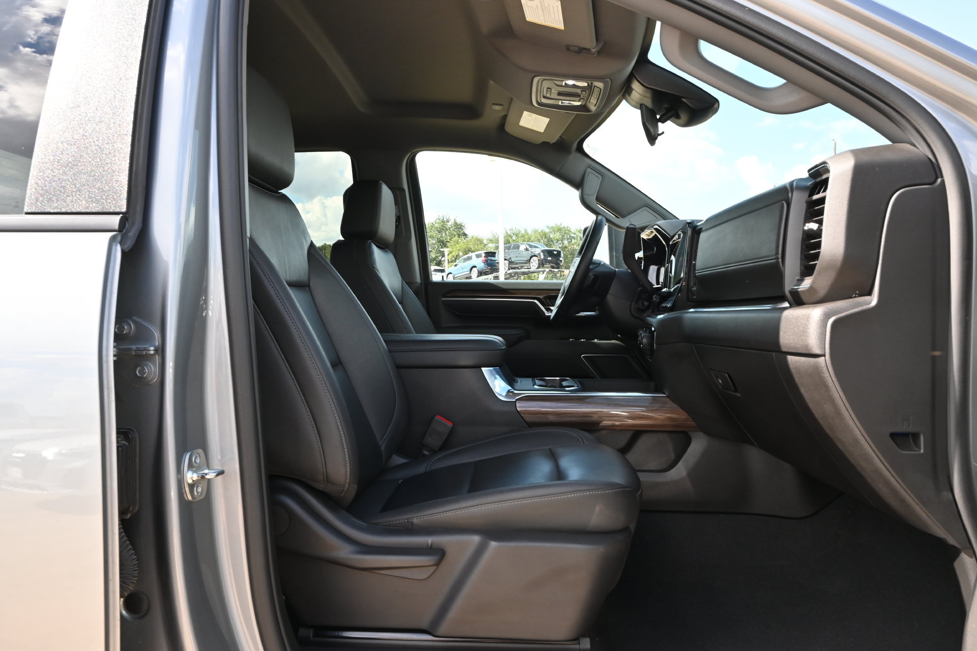 Used 2025 Chevrolet Silverado 3500 LT AWD/4WD image 25