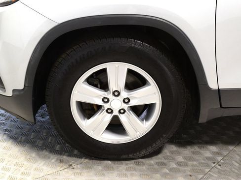 Used 2020 Chevrolet Trax LT FWD image 36
