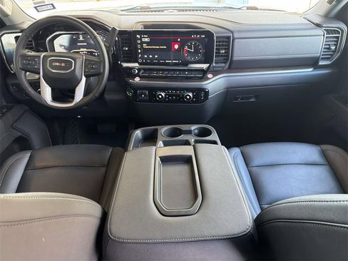Used 2025 GMC Sierra 1500 SLT image 11