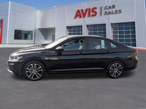 Used 2025 Volkswagen Jetta Sport image 10