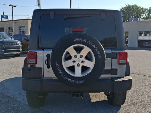 Used 2016 Jeep Wrangler Unlimited Sport w/ Quick Order Package 23S AWD/4WD image 5