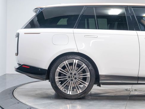Used 2023 Land Rover Range Rover SV AWD/4WD image 30