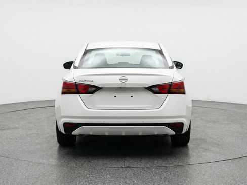 Used 2025 Nissan Altima 2.5 SV FWD image 7