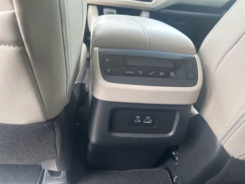 Certified 2025 Nissan Pathfinder SL FWD image 22