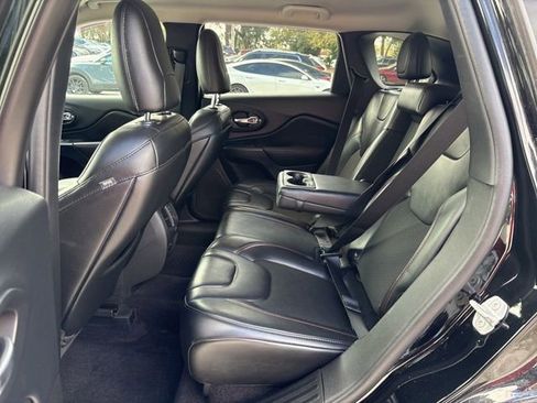 Used 2019 Jeep Cherokee Trailhawk w/ Cold Weather Group image 6