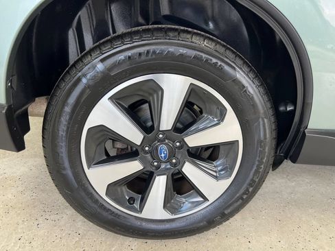 Used 2018 Subaru Forester 2.5i Premium w/ All-Weather Package AWD/4WD image 9