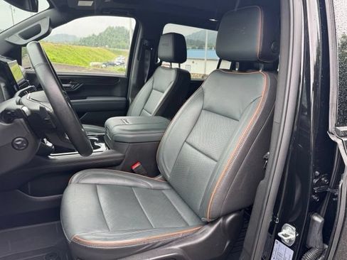 Used 2025 GMC Yukon XL AT4 AWD/4WD image 21