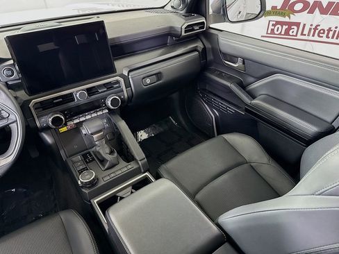 Certified 2025 Toyota 4Runner Limited AWD/4WD image 27