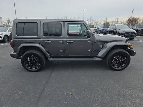 Used 2021 Jeep Wrangler Unlimited Sahara image 4