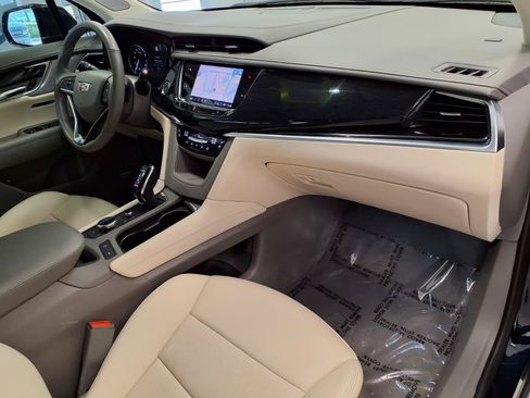 Certified 2025 Cadillac XT6 Premium Luxury FWD image 9