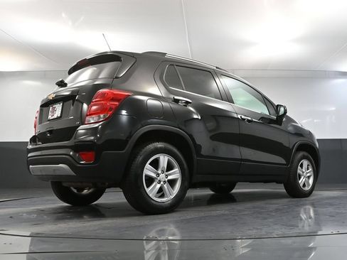 Used 2020 Chevrolet Trax LT w/ LT Convenience Package AWD/4WD image 46