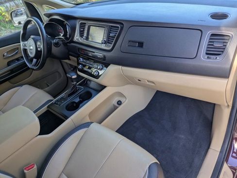 Used 2017 Kia Sedona LX w/ LX Essentials Premium Package image 21