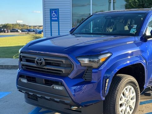 Used 2025 Toyota Tacoma SR5 image 2
