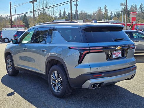 Used 2024 Chevrolet Traverse LT AWD/4WD image 5