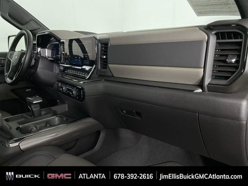 Used 2024 Chevrolet Silverado 1500 ZR2 image 29