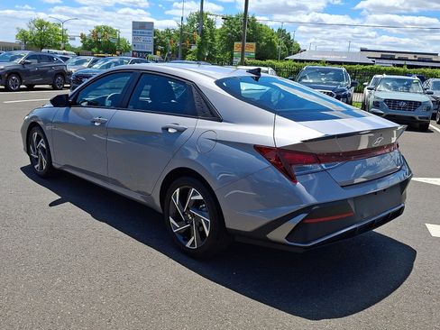 Certified 2025 Hyundai Elantra Sport FWD image 4