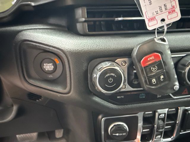 Used 2024 Jeep Wrangler Unlimited w/ Convenience Group AWD/4WD image 37
