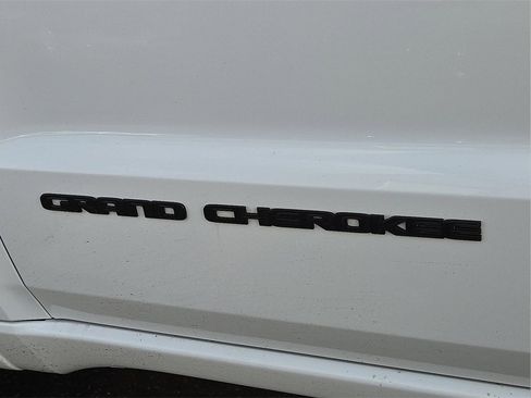 Used 2019 Jeep Grand Cherokee Altitude image 30