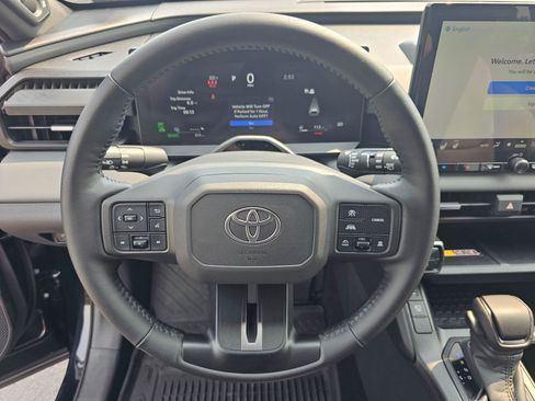 Used 2026 Toyota RAV4 XSE AWD/4WD image 22