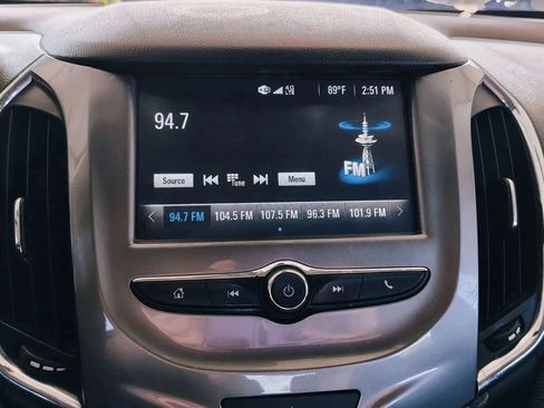 Used 2018 Chevrolet Cruze LT w/ Convenience Package FWD image 19