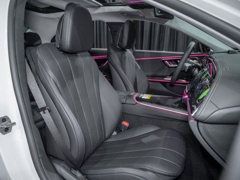 Used 2025 Mercedes-Benz E 350 Sedan image 13