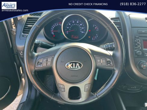 Used 2013 Kia Soul + FWD image 11