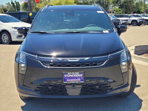New 2027 Chrysler Pacifica Limited w/ Family Tech Group AWD/4WD image 2
