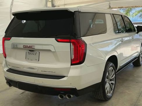Used 2021 GMC Yukon XL Denali w/ Denali Premium Package image 8