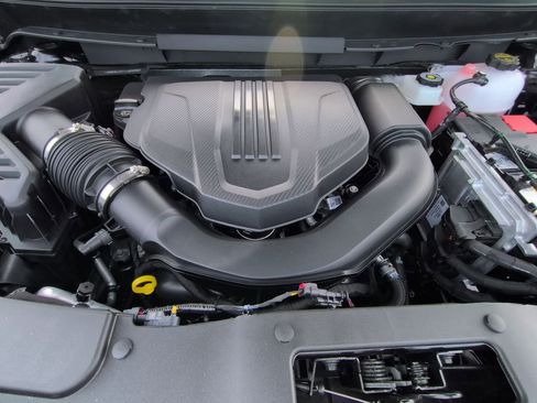 New 2026 Chevrolet Traverse RS w/ LPO, Floor Liner Package FWD image 31