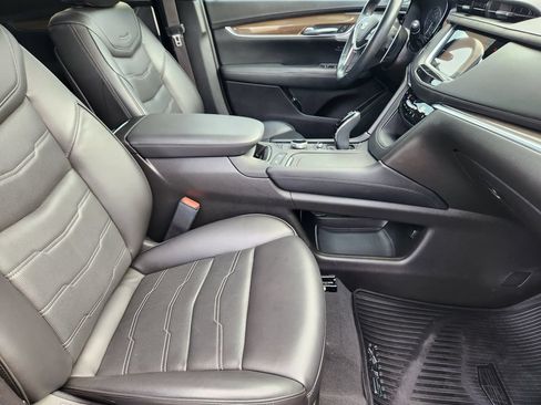 Certified 2024 Cadillac XT5 Sportv w/ Platinum Package AWD/4WD image 14