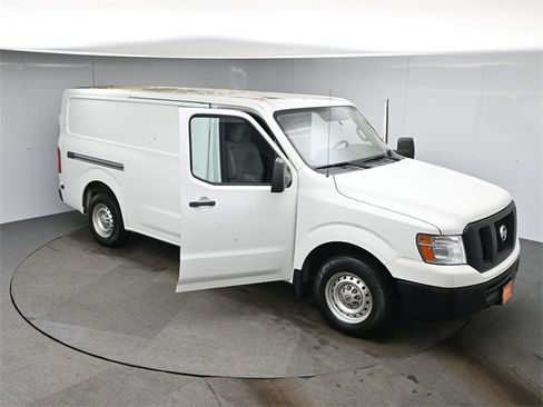 Used 2014 Nissan NV 2500 S image 31