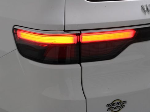 Used 2023 Jeep Wagoneer L Series II image 56