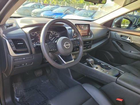 Used 2023 Nissan Rogue SV w/ SV Premium B Package FWD image 18