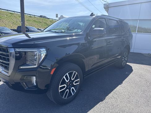 Used 2023 GMC Yukon AT4 w/ AT4 Premium Package AWD/4WD image 8