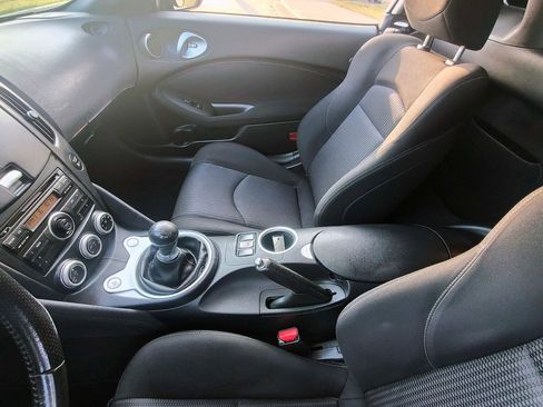 Used 2010 Nissan 370Z Roadster RWD image 22