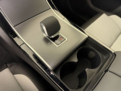 New 2026 Land Rover Range Rover Velar S image 25