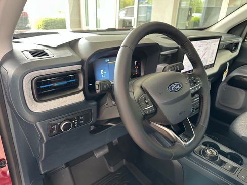 New 2026 Ford Maverick XLT w/ XLT Luxury Package FWD image 19
