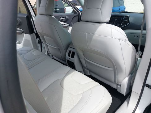 Used 2019 Jeep Cherokee Limited w/ Trailer Tow Group image 12