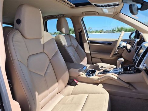 Used 2016 Porsche Cayenne image 21
