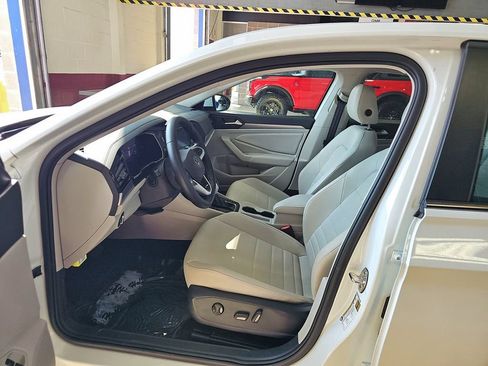 Used 2023 Volkswagen Jetta SE FWD image 10