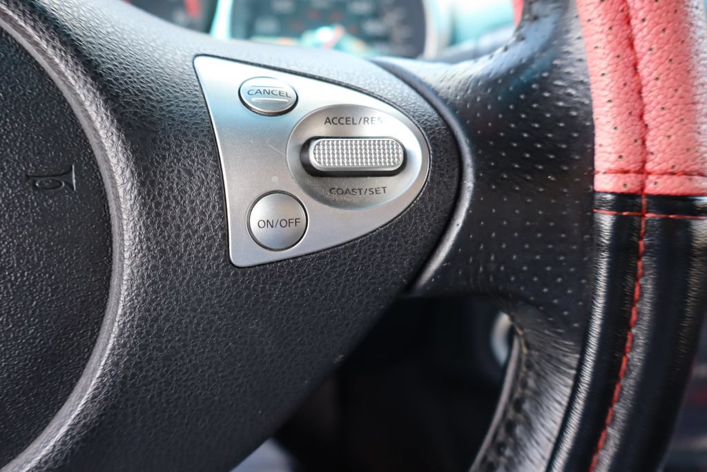 Used 2016 Nissan 370Z Coupe RWD image 9